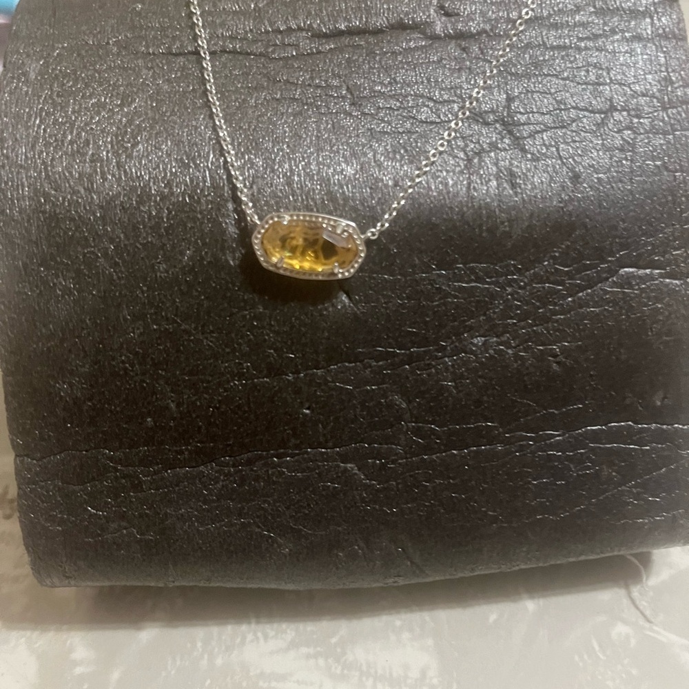 Kendra Scott Elisa necklace in Amber.